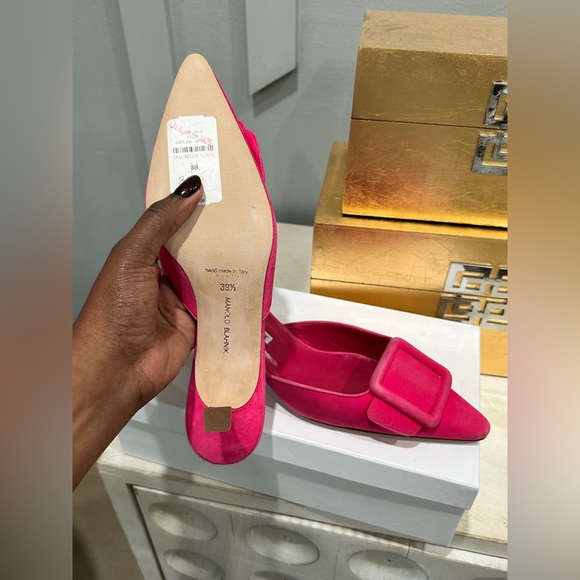 Manolo Blahnik Maysale Pumps - Picture 9 of 10